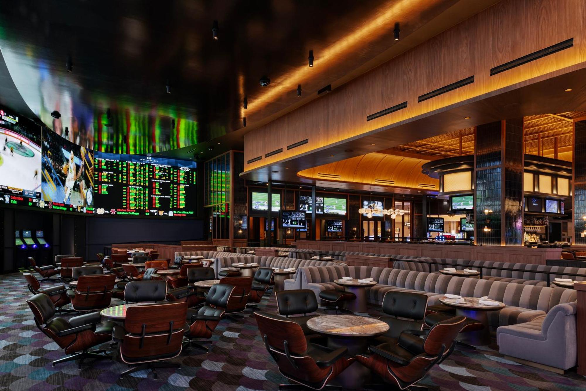 Fontainebleau Las Vegas Luaran gambar The interior of a typical sports bar