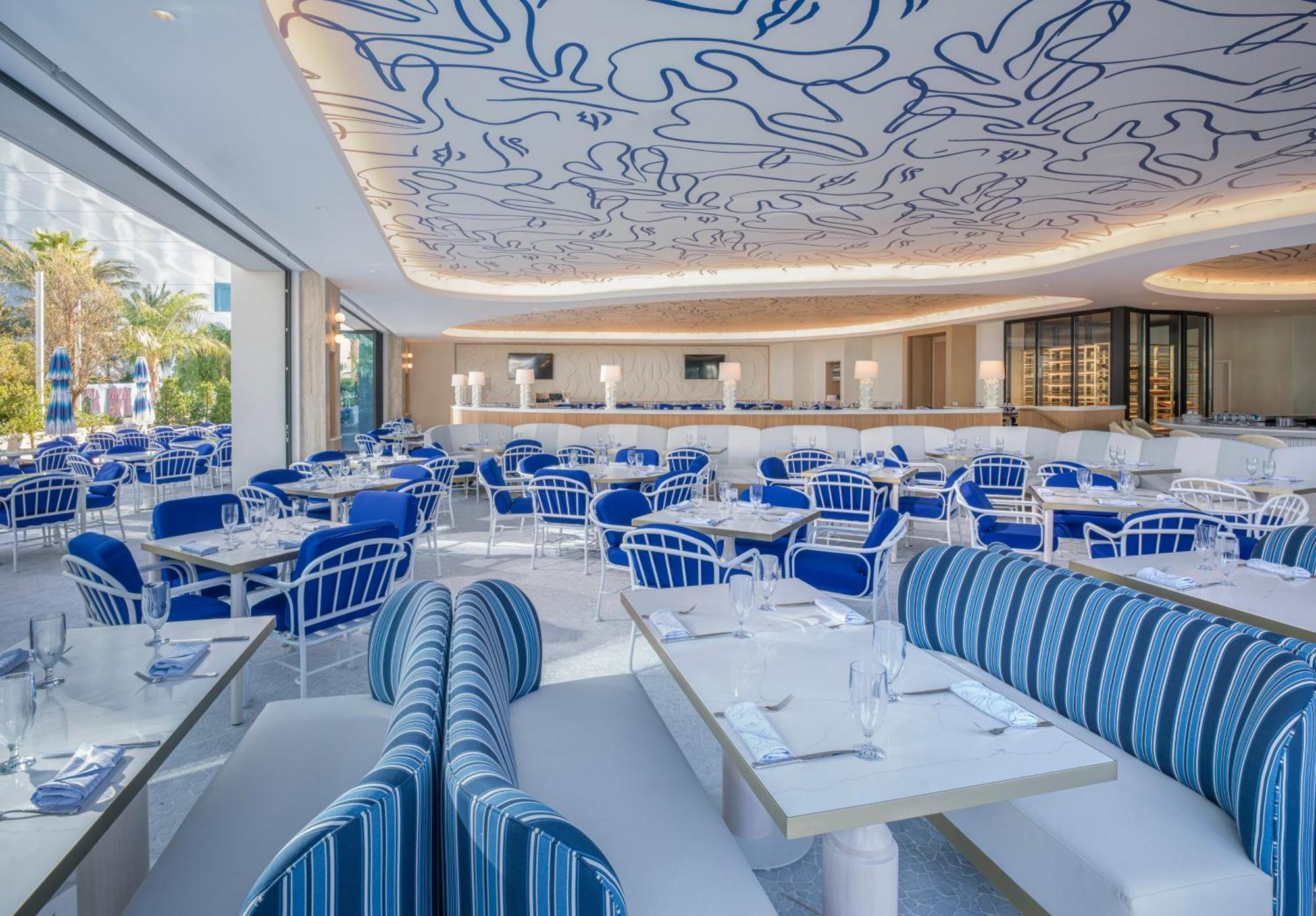 Fontainebleau Las Vegas Luaran gambar The interior of the restaurant