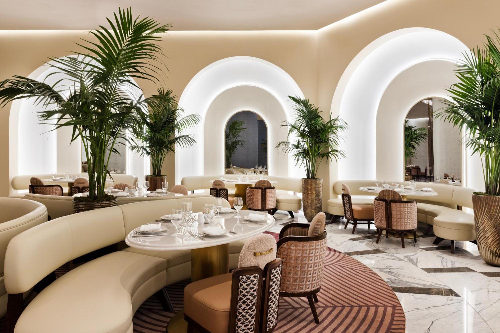 Fontainebleau Las Vegas Luaran gambar The interior of the restaurant
