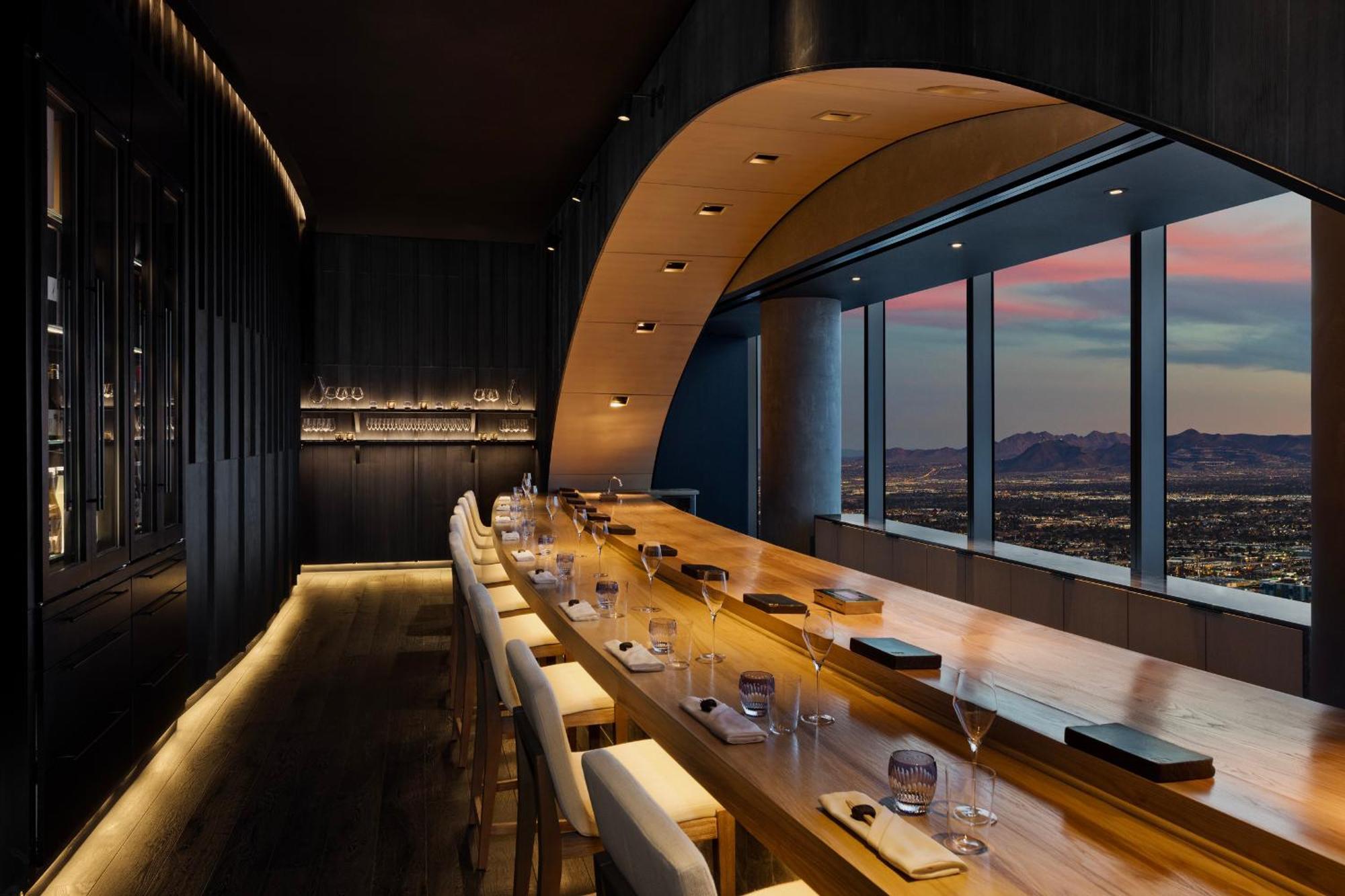 Fontainebleau Las Vegas Luaran gambar The bar at the 63rd floor