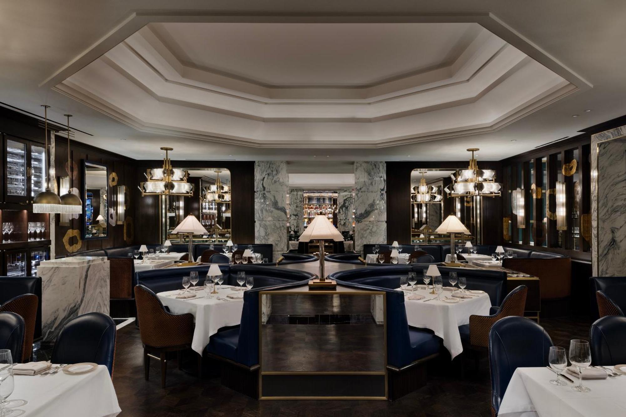 Fontainebleau Las Vegas Luaran gambar The interior of the restaurant