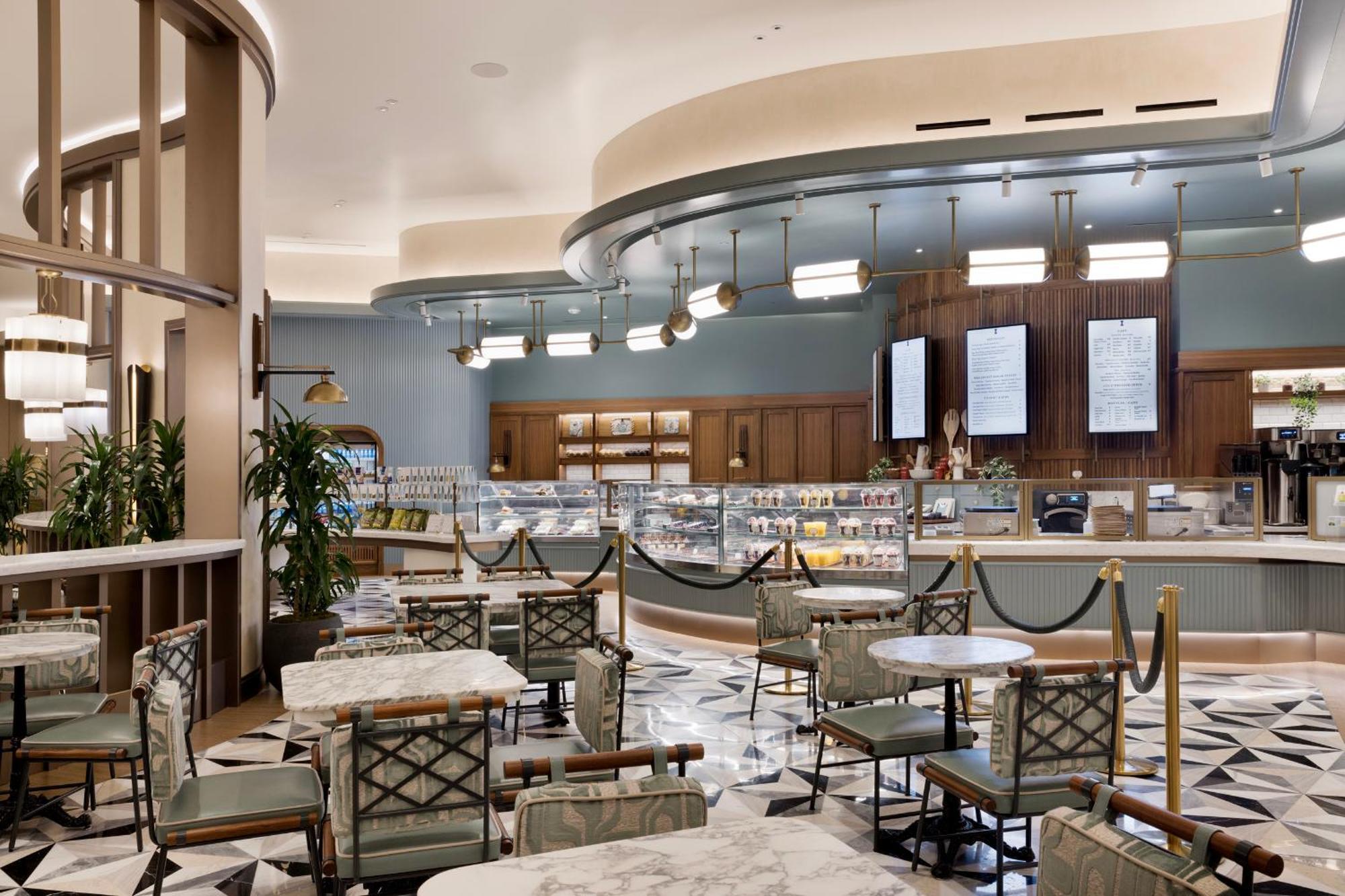 Fontainebleau Las Vegas Luaran gambar The interior of the lounge