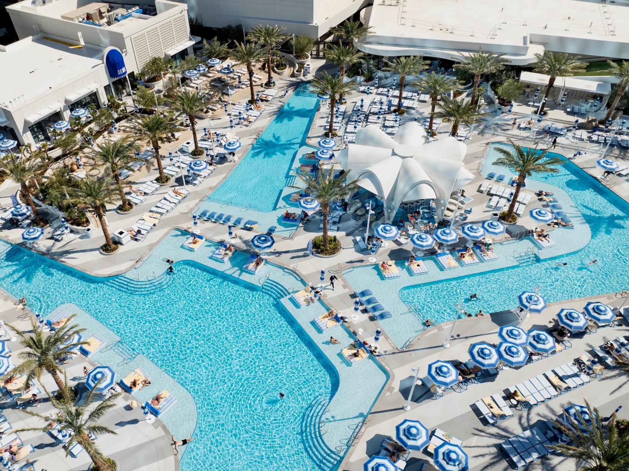 Fontainebleau Las Vegas Luaran gambar The pool at the Wynn